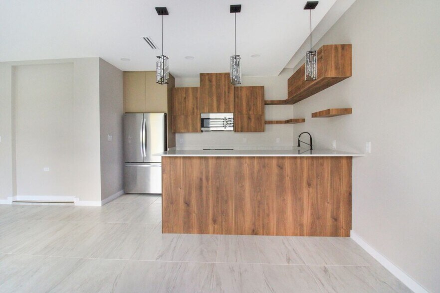 Building Photo - 2229 Corales St