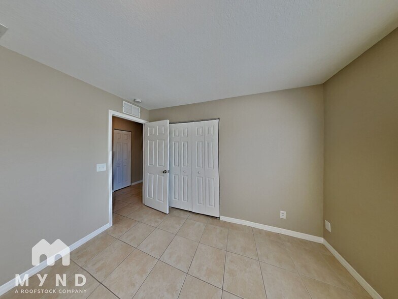 Building Photo - 12144 Dubarry Ave