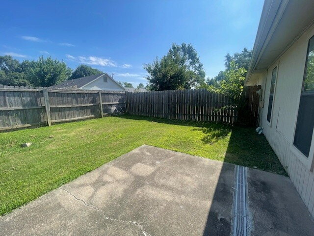 Building Photo - "Spacious 3-Bed, 2-Bath Duplex Retreat in ...