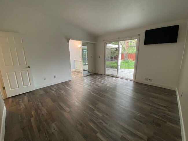 Building Photo - 4/3/2 Beautiful Home in Minden