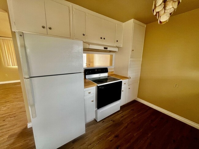 Building Photo - 6370-6370 Tamarisk Ave