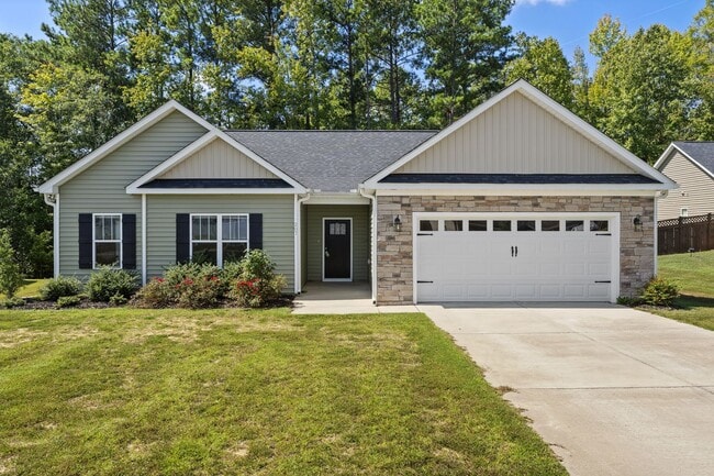 Primary Photo - Charming 3-Bedroom Ranch Home – Move-in Re...