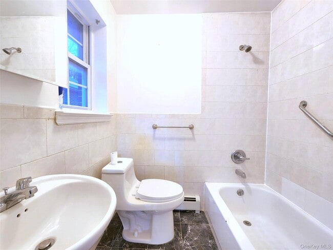 Building Photo - 3080 Middletown Rd