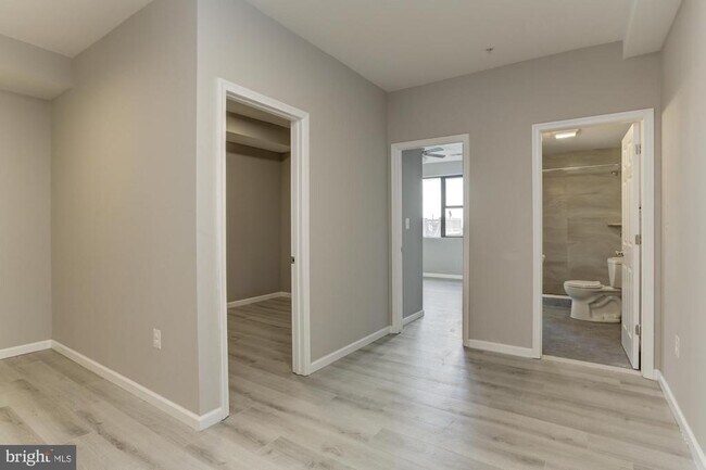 Building Photo - 400 N Highland Ave