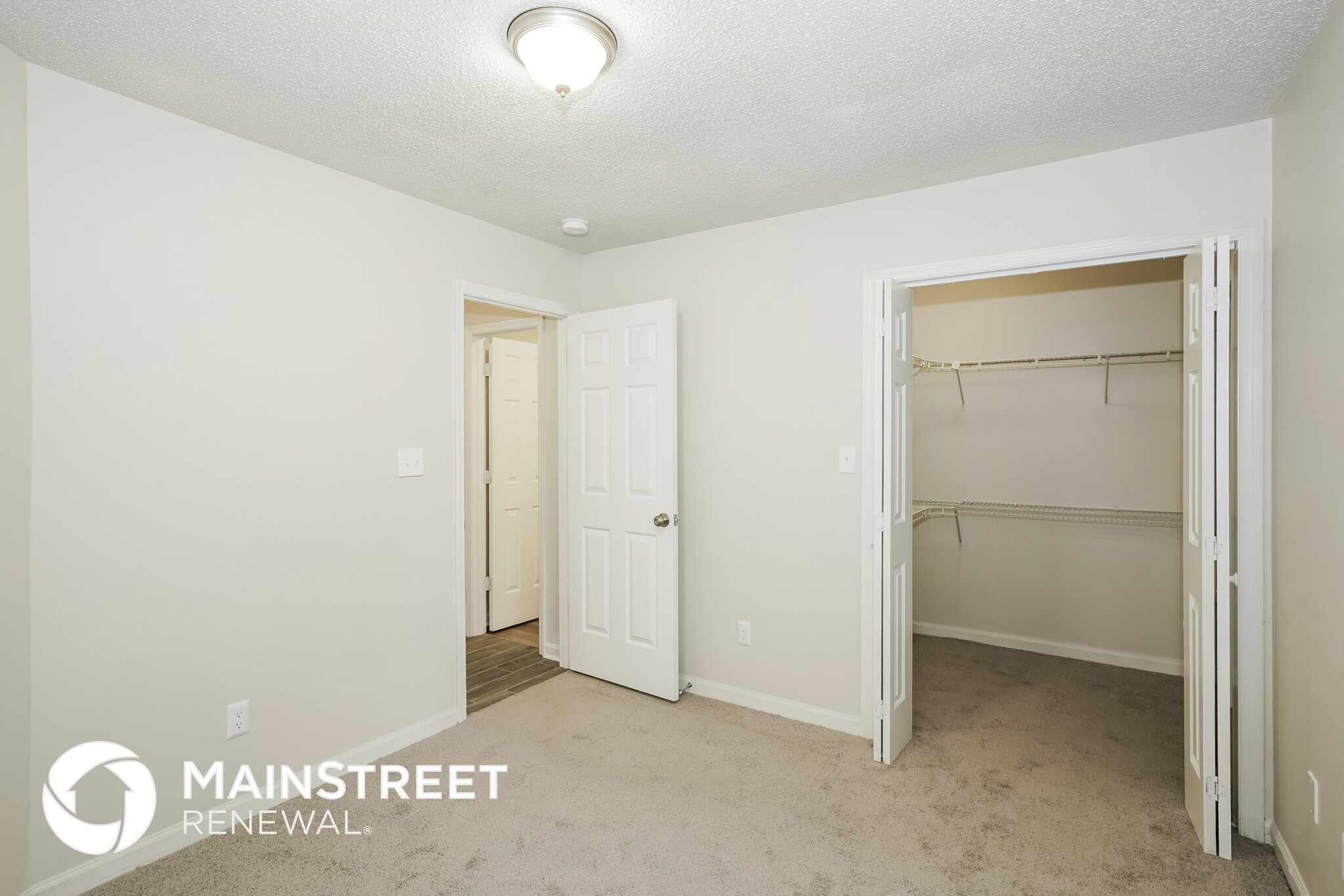 Building Photo - 537 Riverview Dr