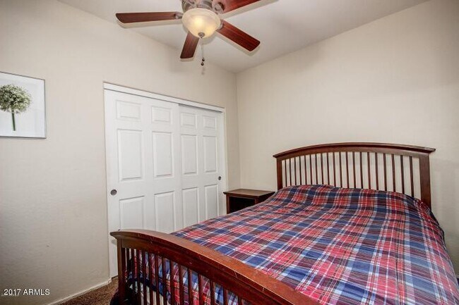 Building Photo - 934 E Madeline Dr