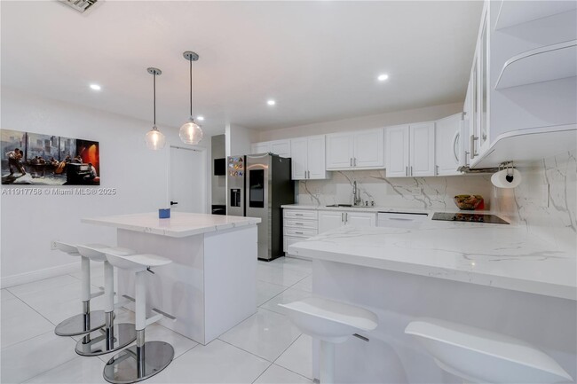 Building Photo - 1025 NW 128th Ct