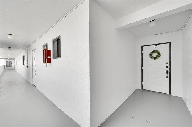Building Photo - 1460 Sheridan St