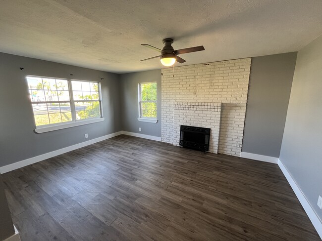 Building Photo - 6219 Poinciana Dr