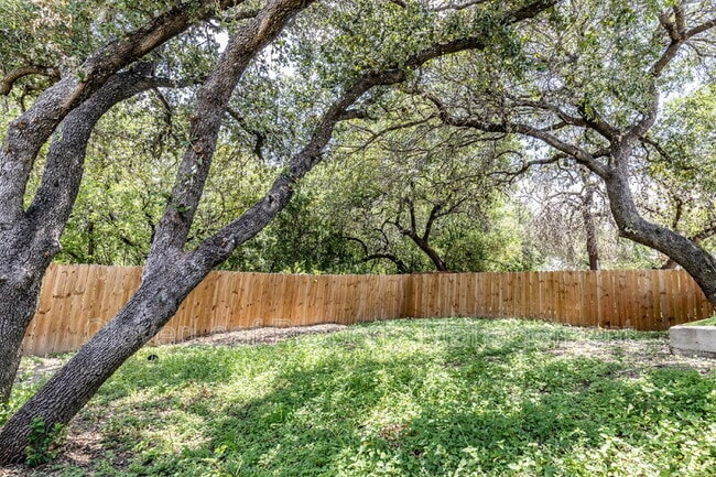 Building Photo - 802 Amber Knoll