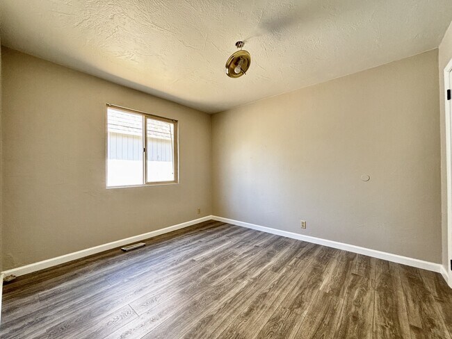 Building Photo - 10330 Flatland St