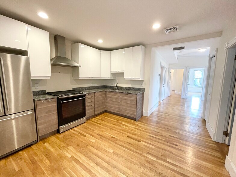 Building Photo - 92 L St