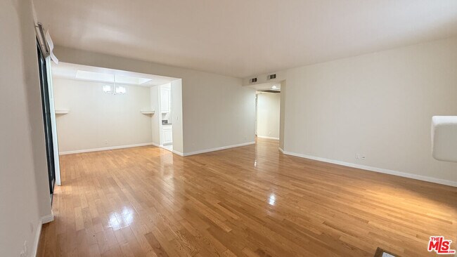 Building Photo - 910 S Bedford St