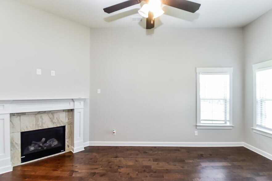 Building Photo - 2600 Molly Ln