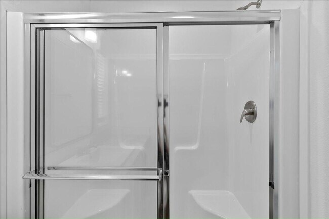 Building Photo - 11240 N Northwood Dr