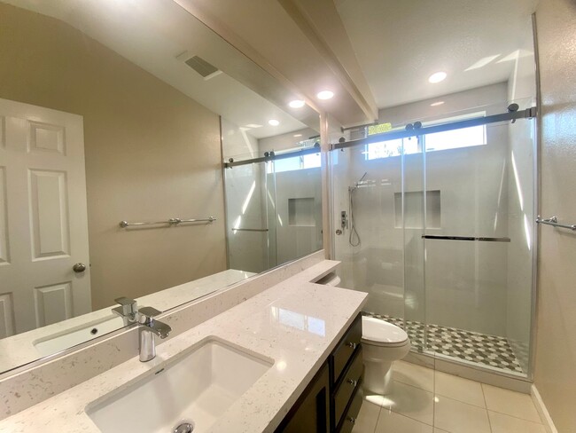 Building Photo - Gorgeous 4-bedroom Ardenwood Home for rent...