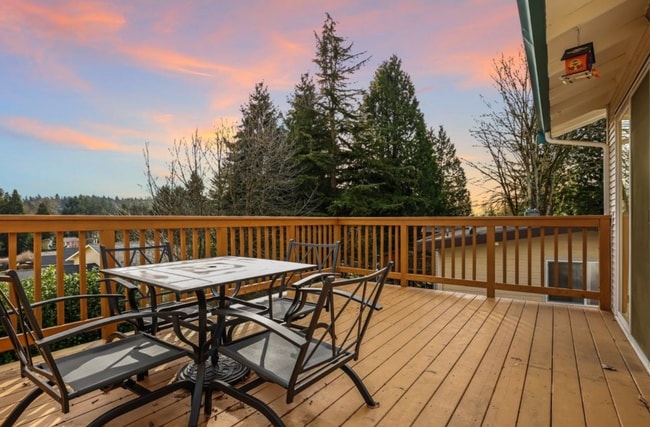 Building Photo - Beautifully Updated 4BR Split-Level Home i...