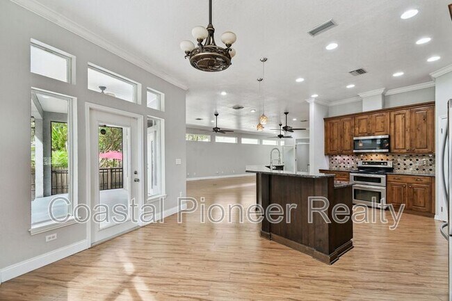 Building Photo - 6105 S Elkins Ave