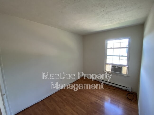 Building Photo - 624 Highview Ct