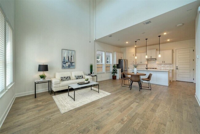 Building Photo - 245 Darley Oak Dr