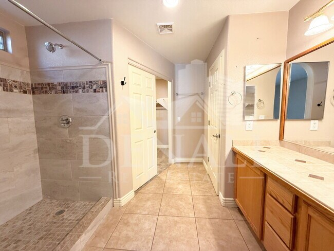 Building Photo - 4148 E Brighton Way