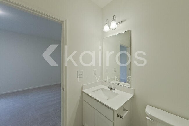 Building Photo - 631 Castillo Dr