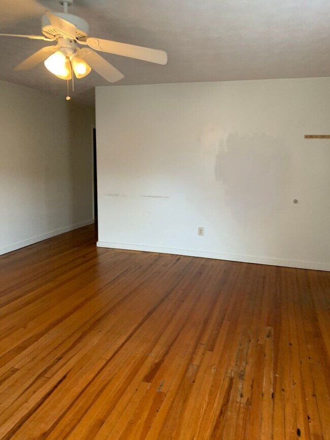 Building Photo - 718 Poplar Grove Rd