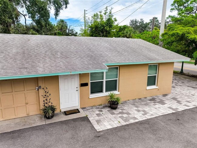 Building Photo - 618 S Osprey Ave