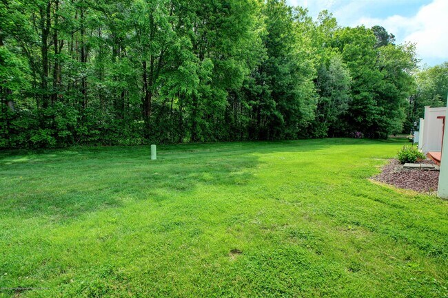 Building Photo - 40 Staghorn Dr