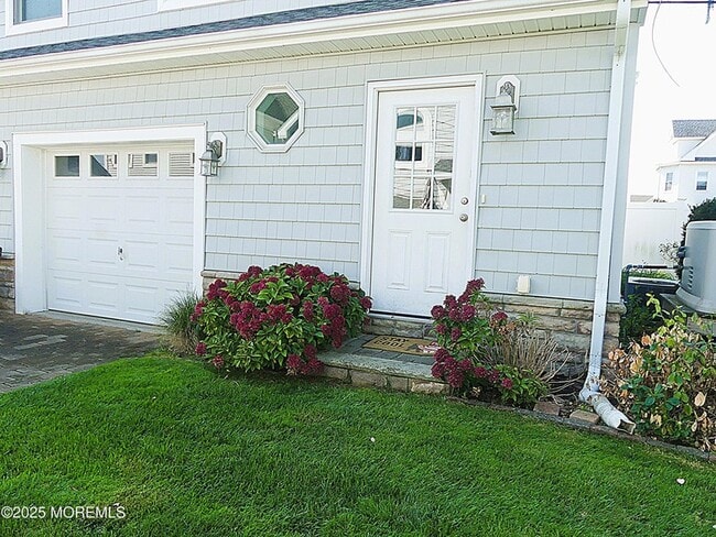 Building Photo - 203 5th Ave