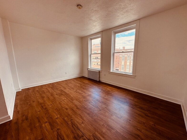 bedroom - 120 N George St