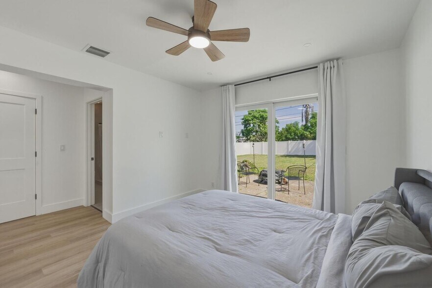 Building Photo - 461 SW 1st St