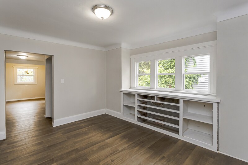 Building Photo - 4440 Fairview Dr