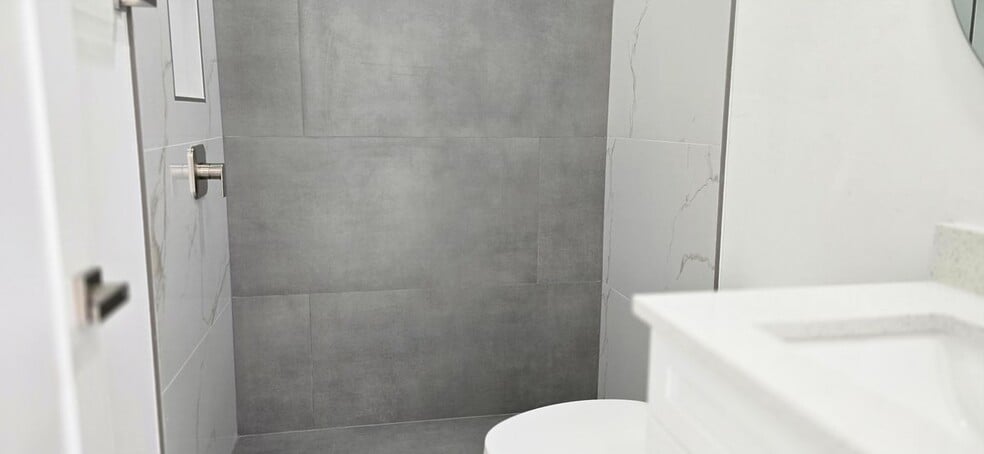 Building Photo - 5216 29th St SW