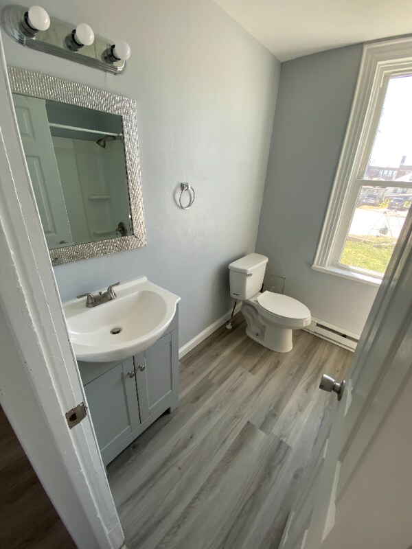 Building Photo - 712 Linden Ave