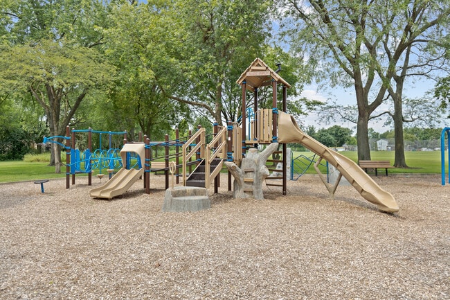 Building Photo - 135 Encina Dr