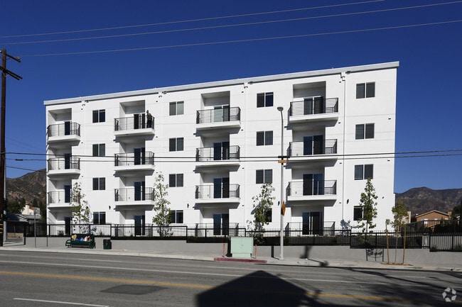 Building Photo - Glenoaks Villas