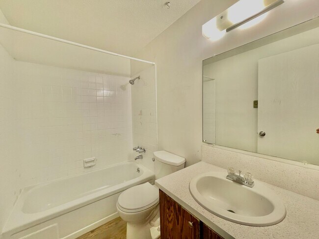 Building Photo - 10th2354 (MK-KS)