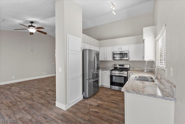 Building Photo - 720 Skipjack Dr