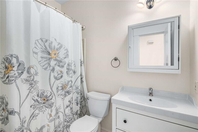 Building Photo - 288 Augusta Ave SE