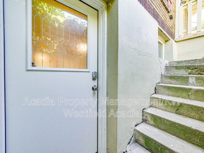 Building Photo - 1067 S 400 E