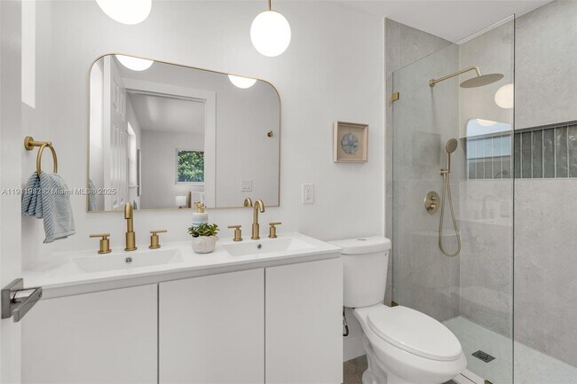 Building Photo - 3920 Hayes St