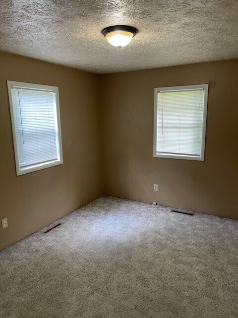 Building Photo - 2451 S Meadowbrook Ave
