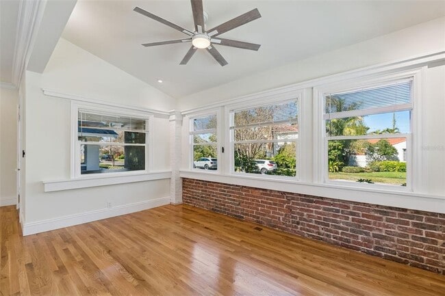 Building Photo - 344 21st Ave NE