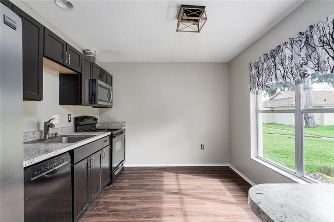 Building Photo - 1551 41st Ave Dr E