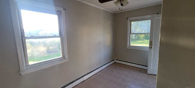 Building Photo - 87 Ellington St