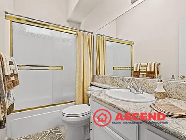 Building Photo - Stunning 4 Bedroom Home Off Brimhall Rd!