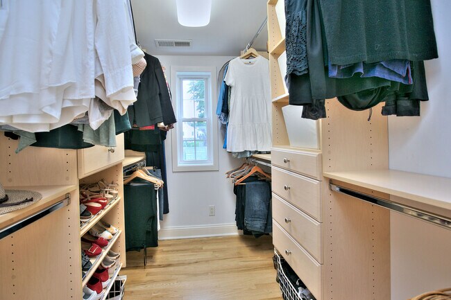 Building Photo - 8 Bauer Pl