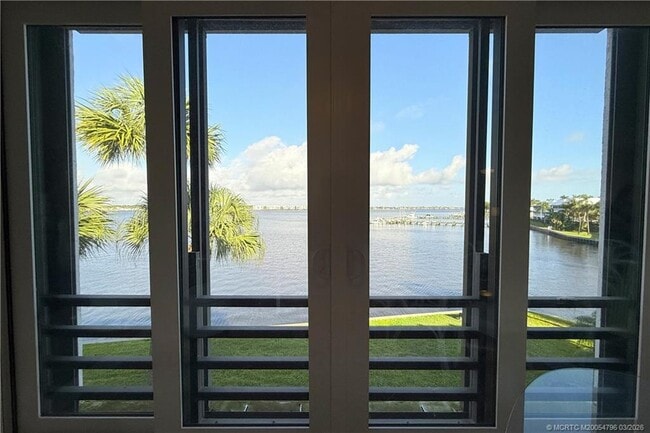 Building Photo - 1950 SW Palm City Rd