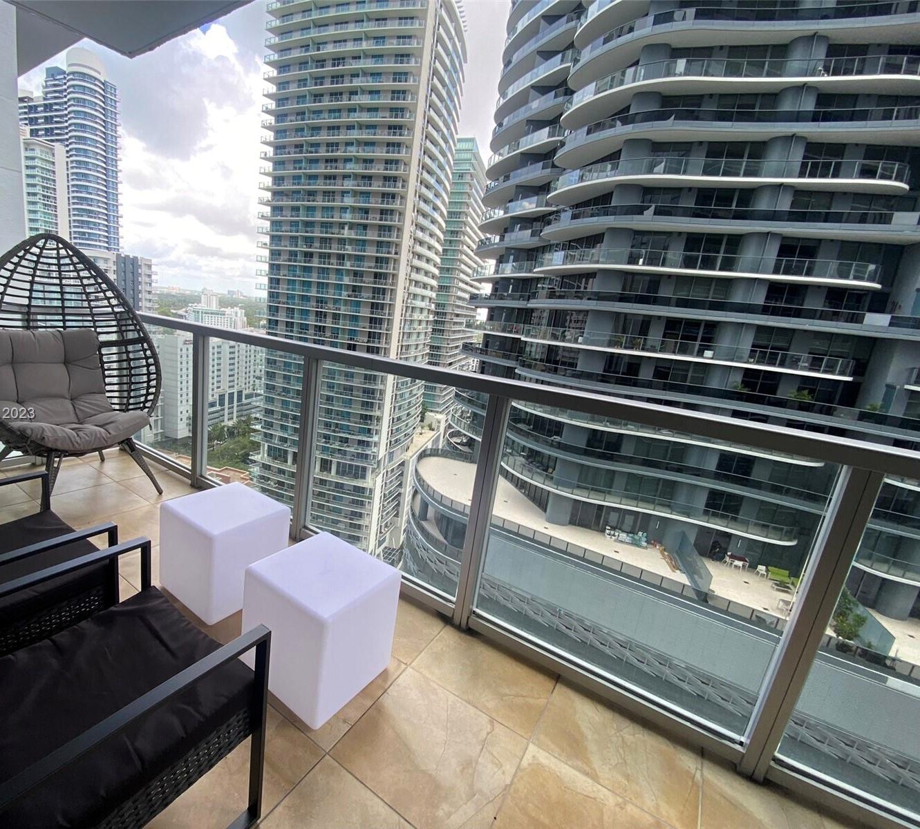 Building Photo - 1050 Brickell Ave